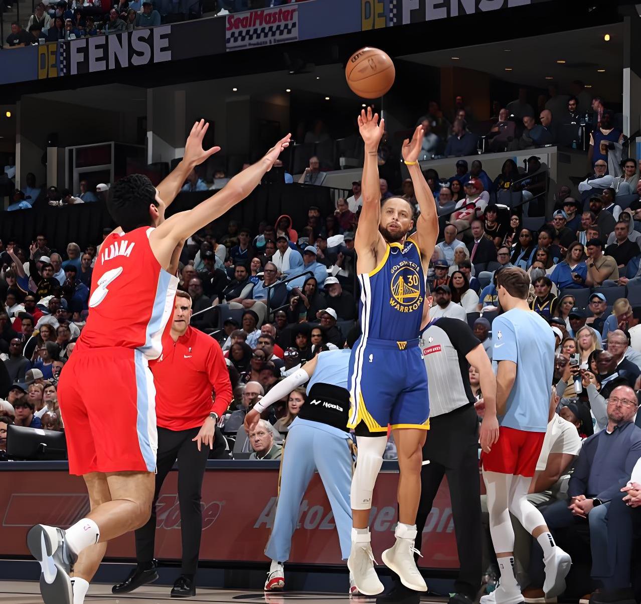 亚博体育-包含险胜首场状态出色，中国队观众沸腾！，库里重返赛场引发球迷热议的词条